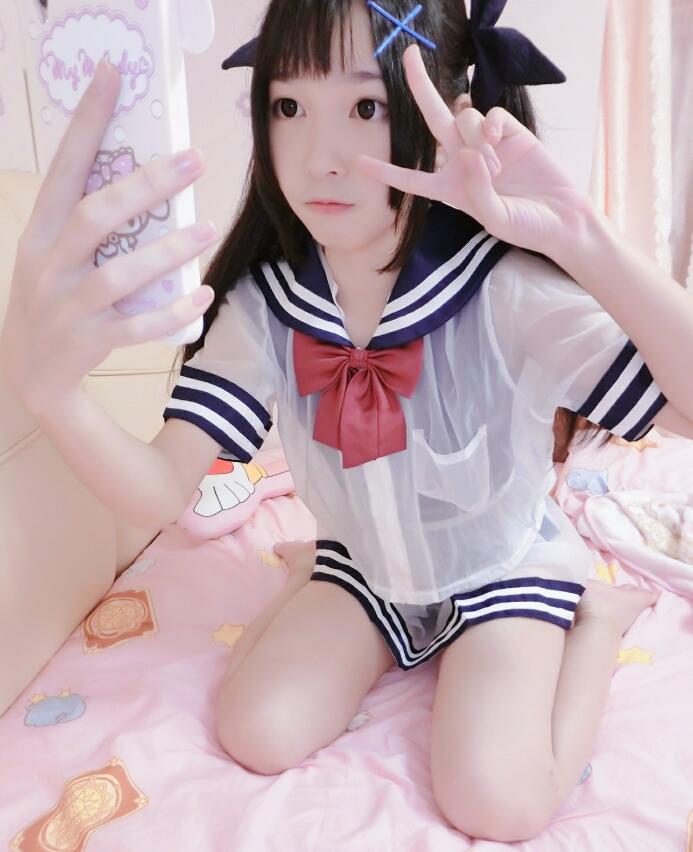 工口小妖精制服写真套图，死库水露脸COS写真套图，小萝莉学士服写真