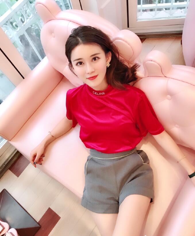 抖音美女江奈儿生活照写真图集 江奈儿微博近期图片套图分享