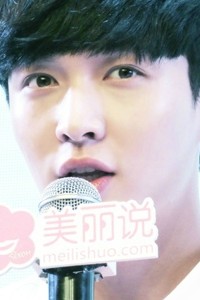 张艺兴美丽说粉丝签名会现场