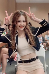 宸荨樱桃（蔡梓彤）高清性感福利照片 抖音红人宸荨樱桃大长腿