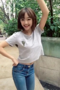 抖音笑容甜美跳舞小姐姐代古拉K照片 代古拉K生活照写真