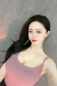 虎牙Alina青云高清生活照，虎牙Alina青云福利图片，因怀孕门时间火爆虎牙