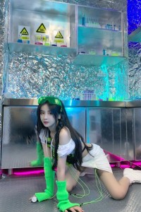 杨清柠Devbor性感福利写真，快手杨清柠转换风格，小辣妹造型粉丝直呼性感