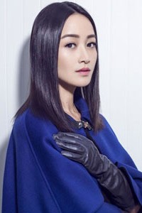 赵子琪卷发蓝裙写真妩媚动人