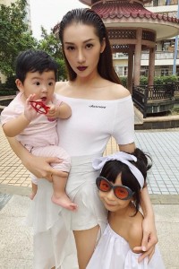 抖音郑建鹏老婆言真照片写真，网红言真模特出身，微博生活照尽显身材