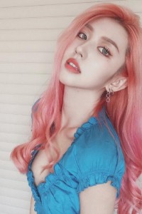 抖音天才小火龙照片，酷酷网红天才小火龙微博生活照写真