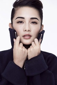 小花旦李沁全新写真 粗眉妆容尽显高冷范