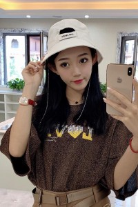 快手小伊伊美伊近期生活照写真图片 牌牌琦求婚小伊伊现场图片