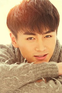 秋日阳光下帅气暖男陈晓