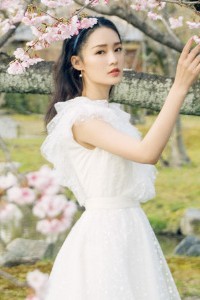 春天来了 李沁户外仙气唯美写真图片
