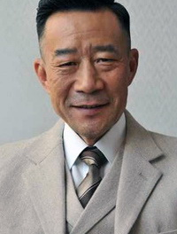 李雪健
