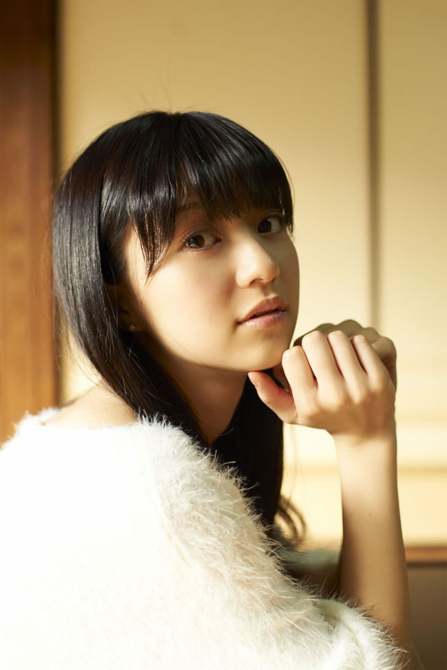 清纯美女逢泽莉娜居家写真