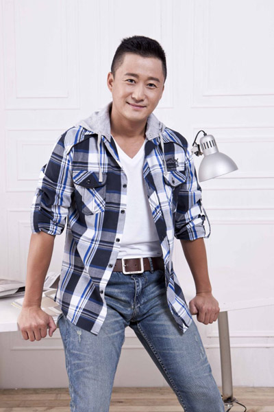 吴京帅气服装代言