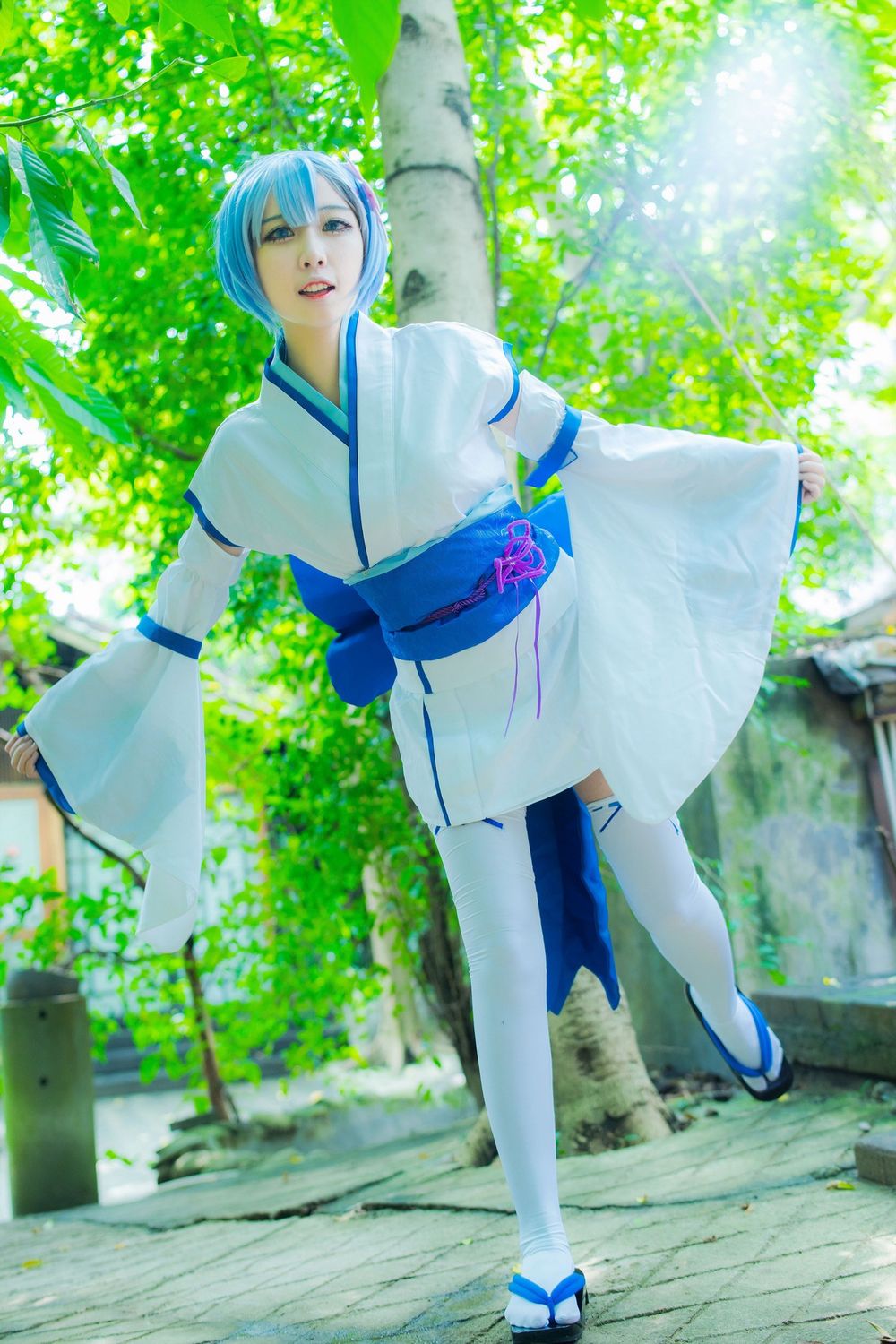 网红COSER二佐Nisa粉色护士服完美身材扮演蕾姆1号本