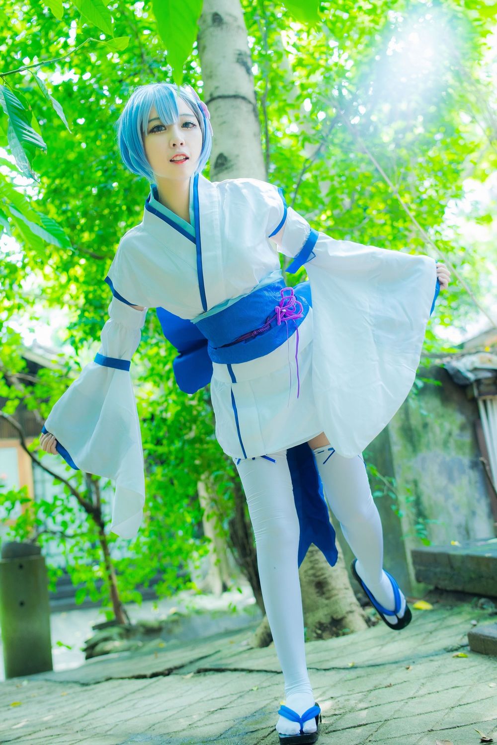 网红COSER二佐Nisa粉色护士服完美身材扮演蕾姆1号本