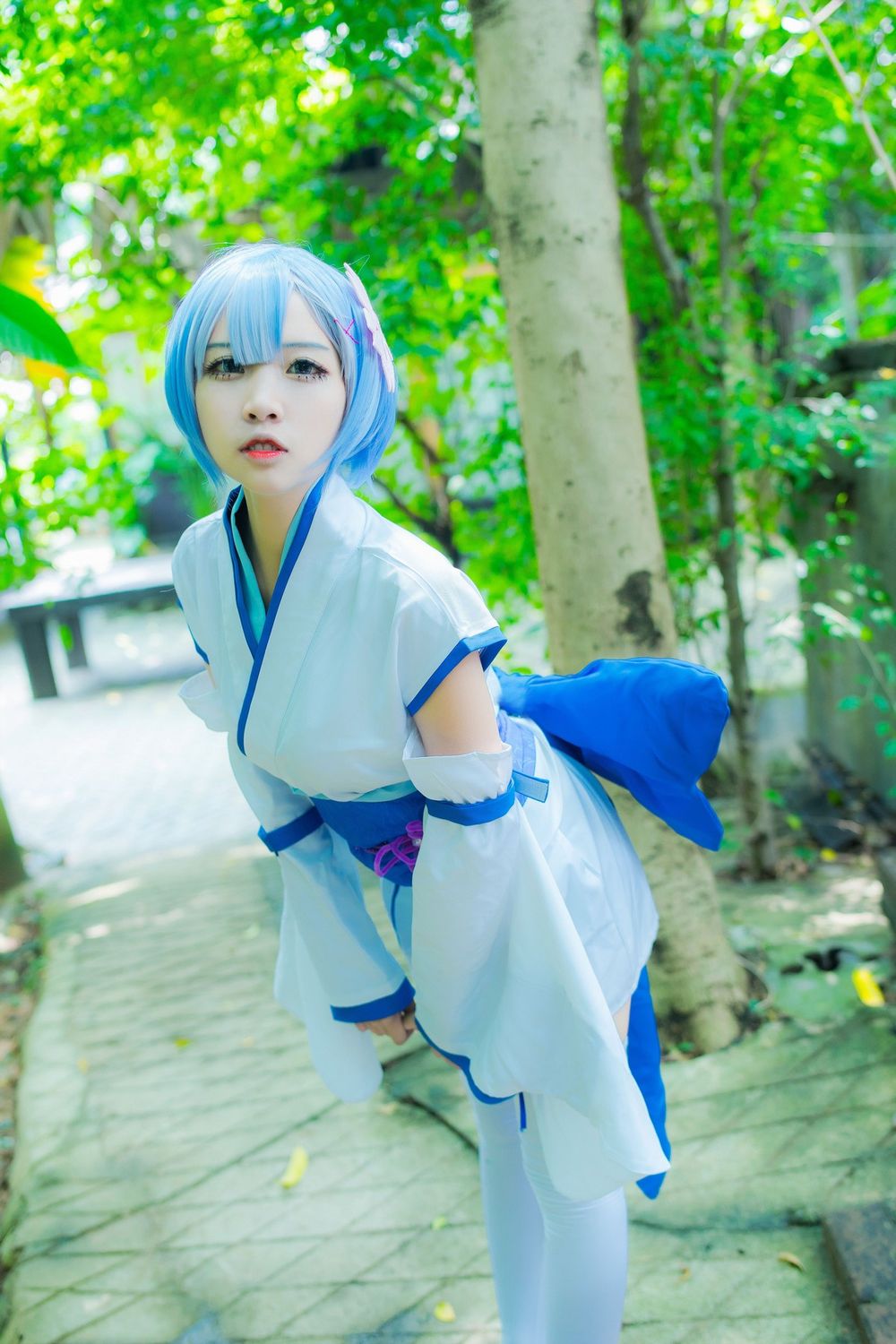 网红COSER二佐Nisa粉色护士服完美身材扮演蕾姆1号本