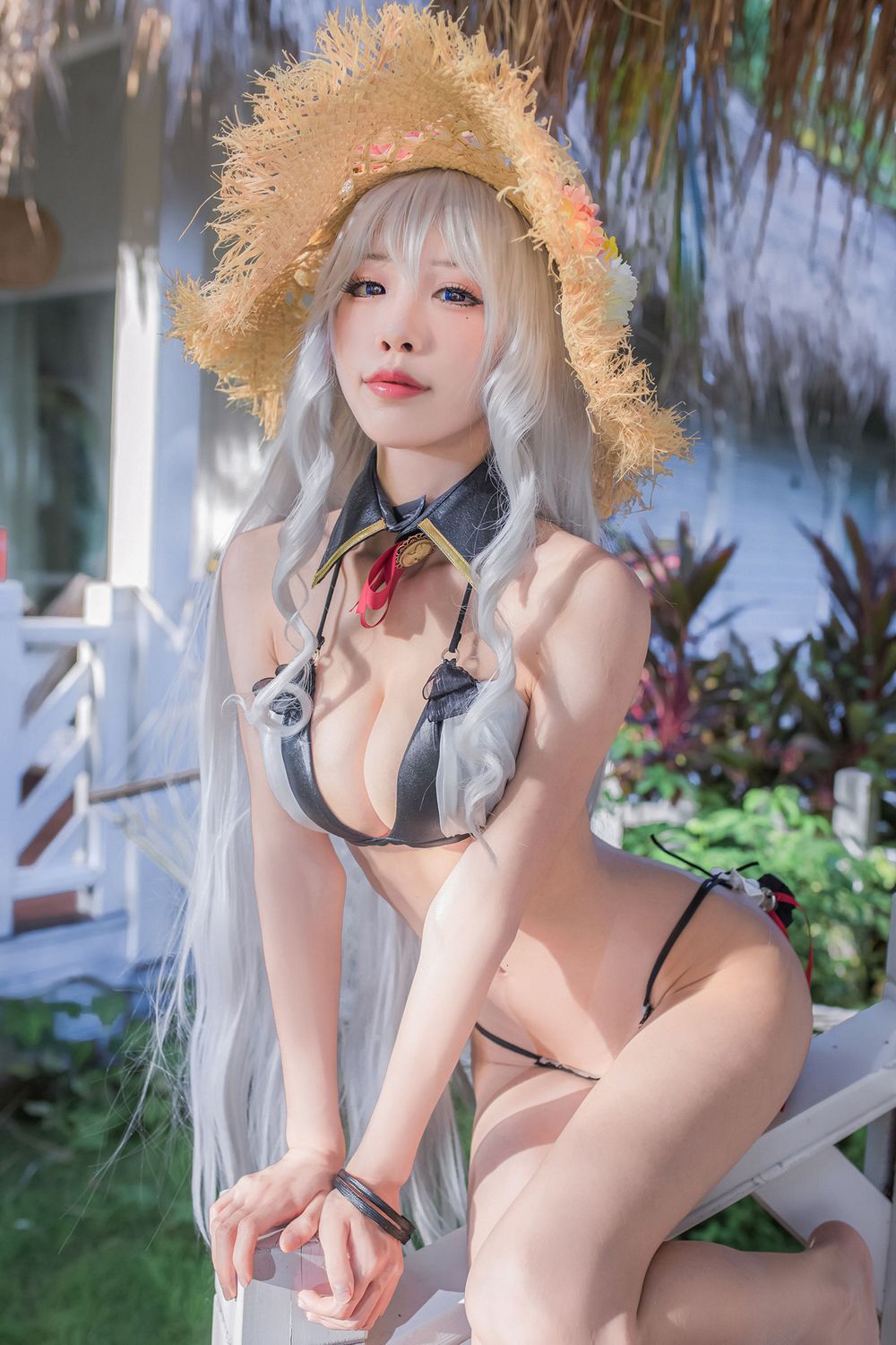 动漫博主水淼aqua头戴草帽秀傲人身材户外比基尼系列美图